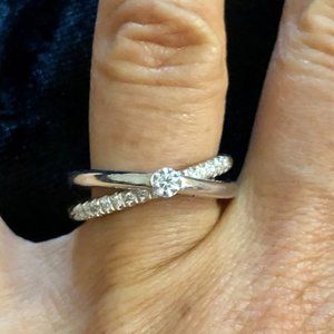 18k White Gold Contemporary Style Diamond Ring